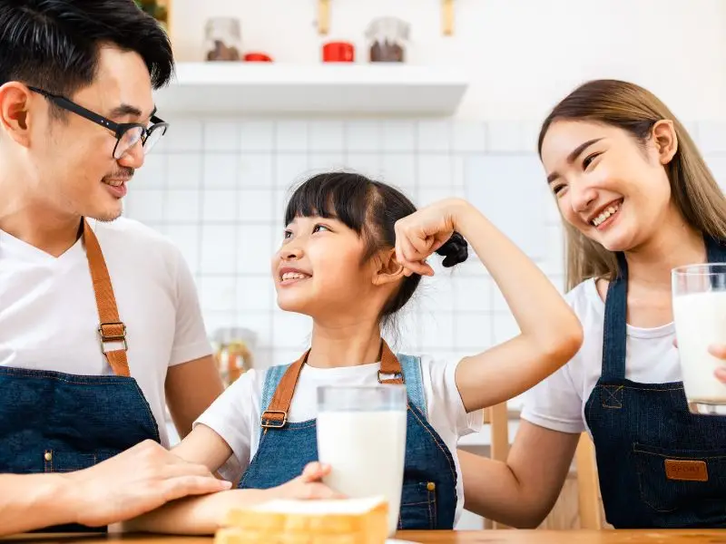 tre em nen uong sua luc nao la tot? - anh 4